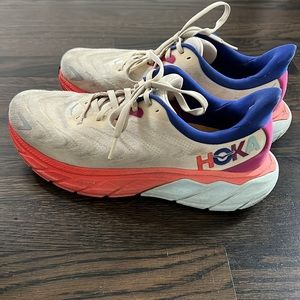 Hoka Arahi 6